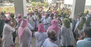 হাসপাতালের বেডে হামে আক্রান্ত শিশুরা; ব্যান্ড বাজিয়ে নাচলেন নার্সরা